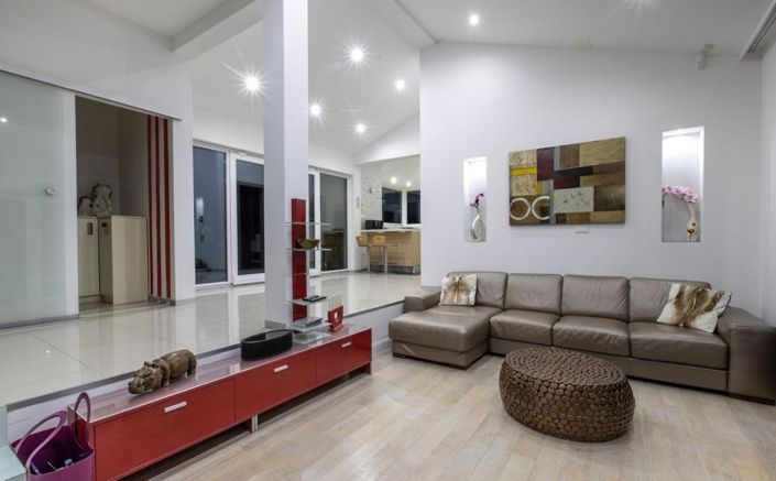 Image No.18-5 Bed Property for sale