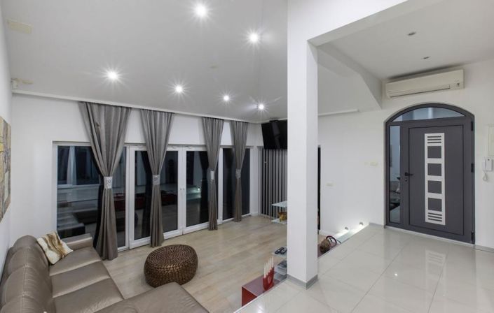 Image No.19-5 Bed Property for sale