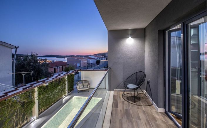 Image No.2-5 Bed Property for sale