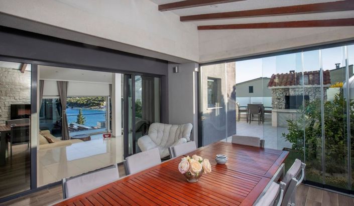 Image No.20-5 Bed Property for sale