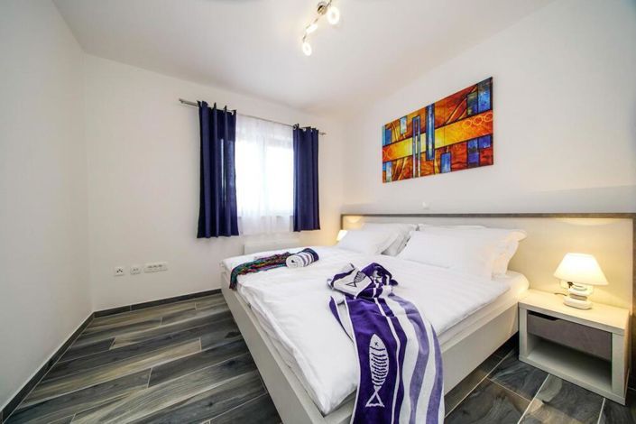 Image No.17-4 Bed Property for sale