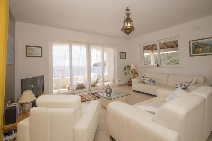 Image No.10-4 Bed Property for sale