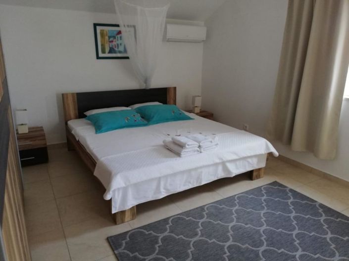 Image No.20-4 Bed Property for sale