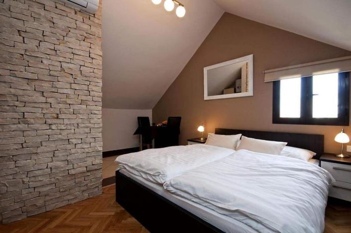 Image No.1-6 Bed Property for sale