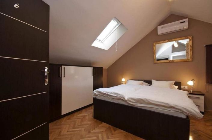 Image No.15-6 Bed Property for sale