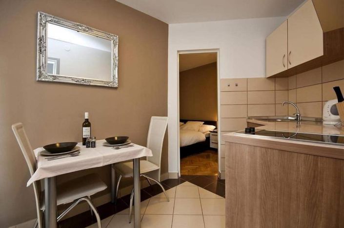 Image No.7-6 Bed Property for sale