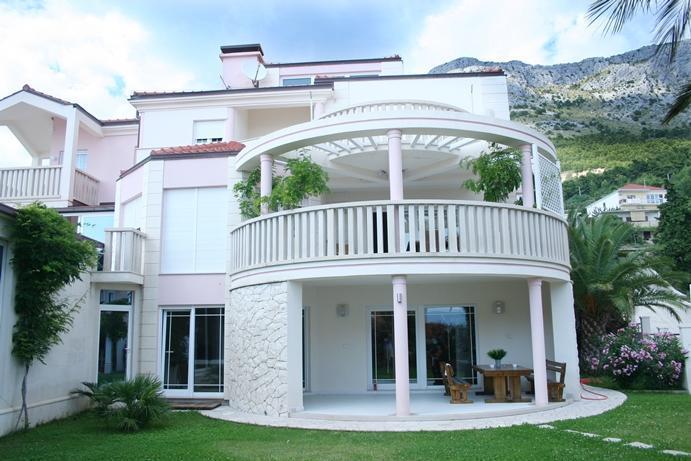 Image No.1-8 Bed Property for sale