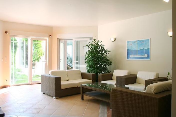 Image No.13-8 Bed Property for sale