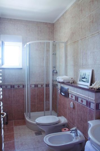 Image No.19-8 Bed Property for sale