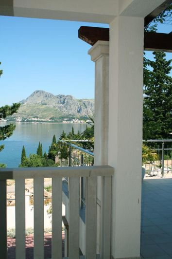 Image No.20-8 Bed Property for sale