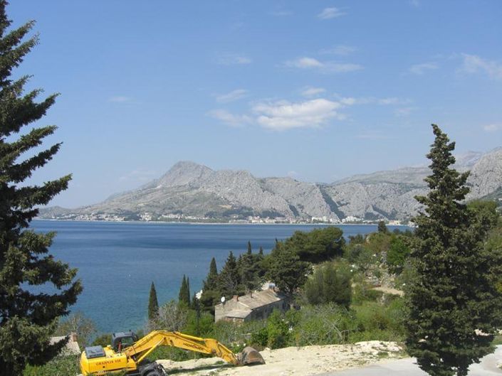 Image No.23-8 Bed Property for sale