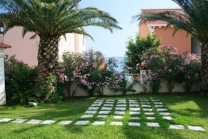 Image No.7-8 Bed Property for sale