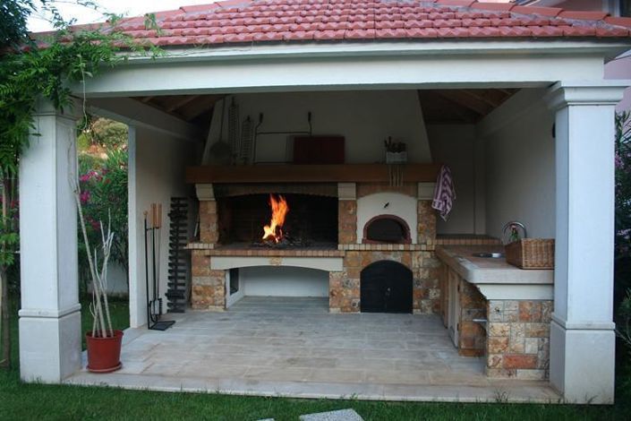 Image No.8-8 Bed Property for sale