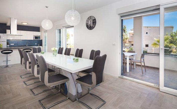 Image No.12-5 Bed Property for sale