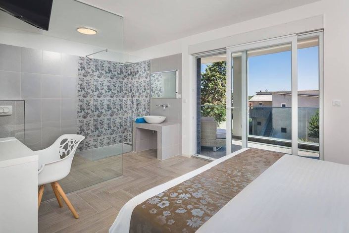 Image No.16-5 Bed Property for sale