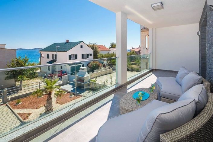 Image No.5-5 Bed Property for sale