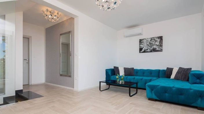 Image No.8-5 Bed Property for sale