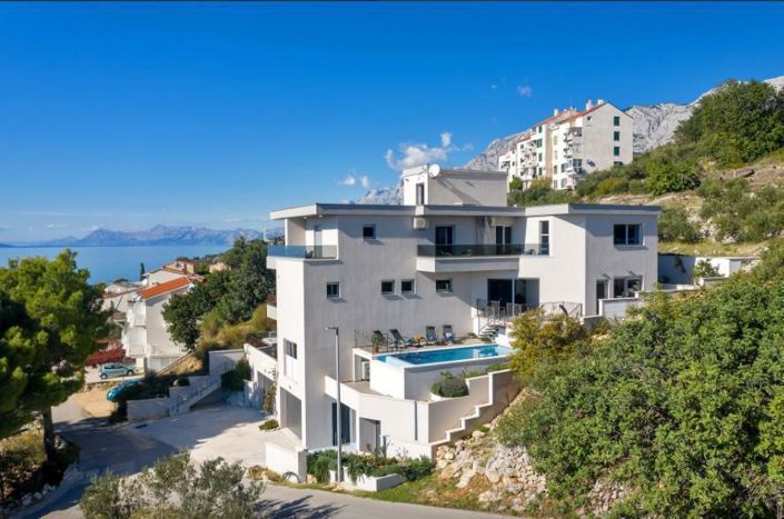 Image No.1-5 Bed Property for sale