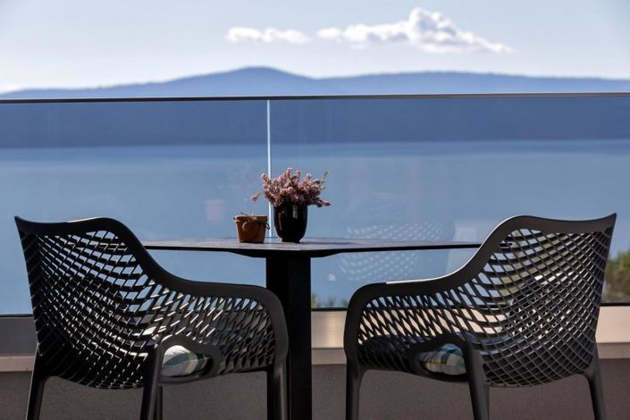 Image No.18-5 Bed Property for sale