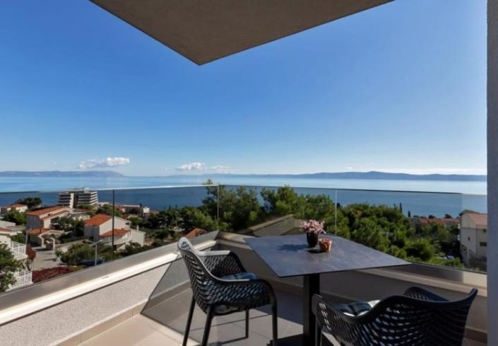 Image No.24-5 Bed Property for sale