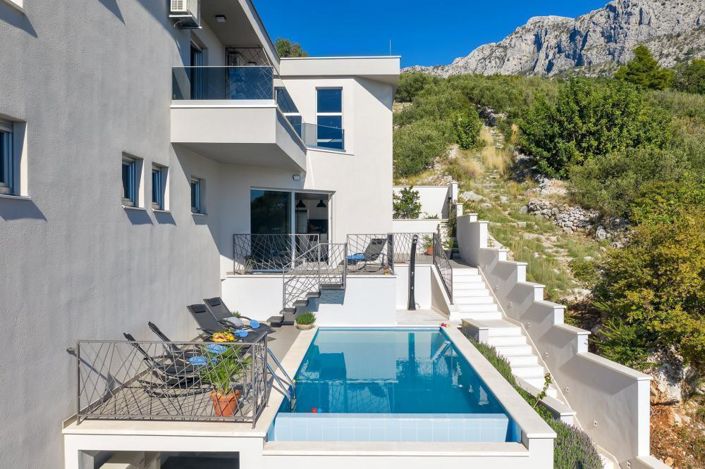 Image No.4-5 Bed Property for sale