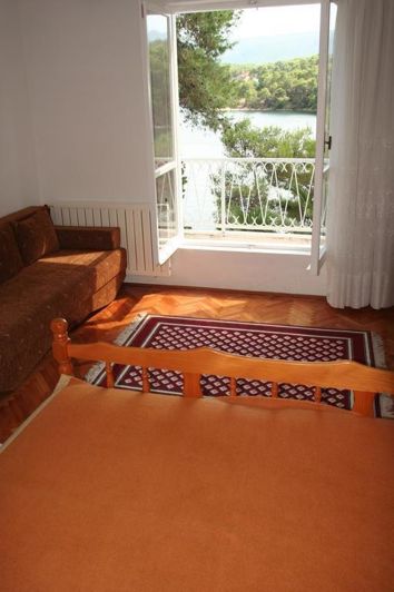 Image No.10-5 Bed Property for sale