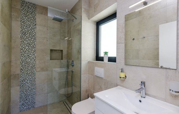 Image No.19-4 Bed Property for sale