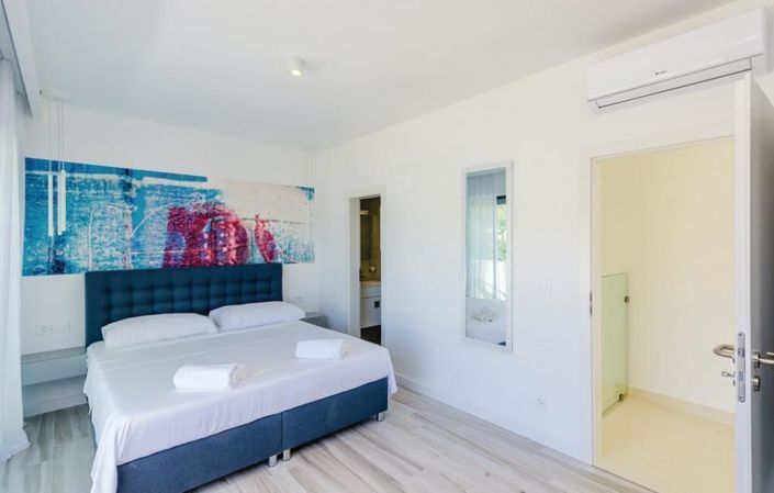 Image No.20-4 Bed Property for sale