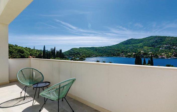 Image No.9-4 Bed Property for sale