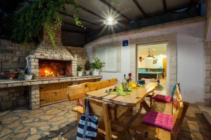 Image No.17-7 Bed Property for sale