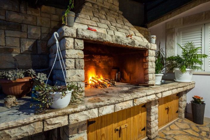 Image No.18-7 Bed Property for sale