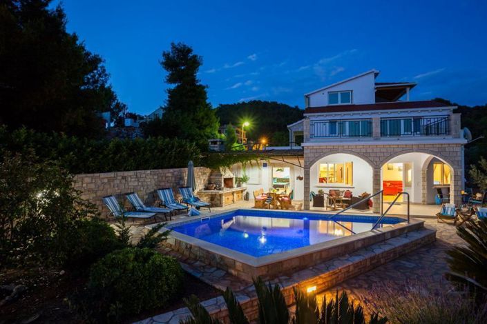 Image No.21-7 Bed Property for sale