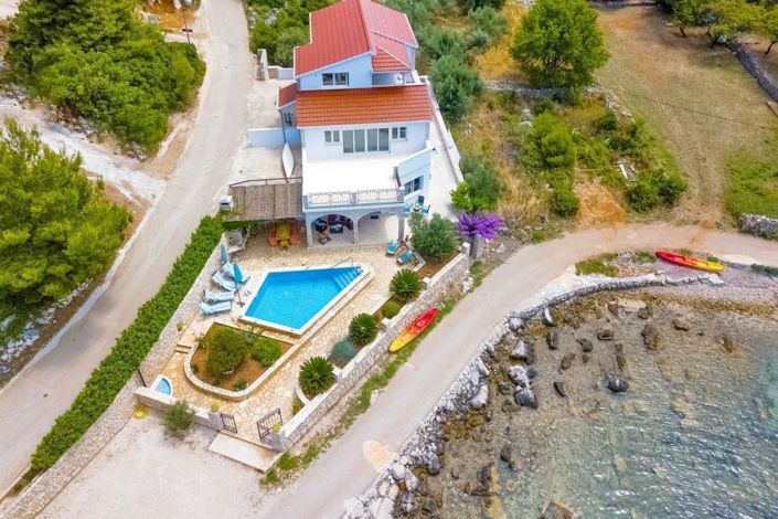 Image No.8-7 Bed Property for sale