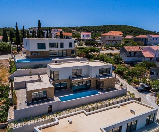 Image No.18-5 Bed Property for sale