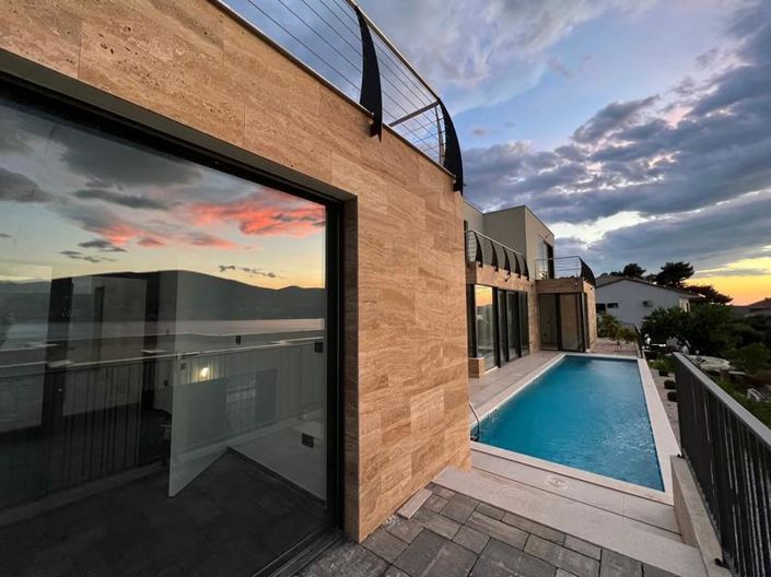 Image No.19-5 Bed Property for sale