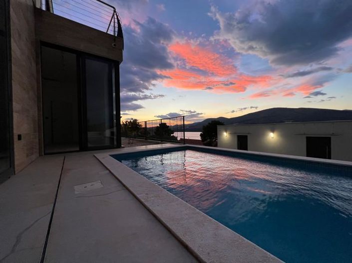 Image No.25-5 Bed Property for sale