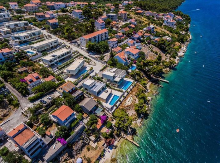 Image No.12-4 Bed Property for sale