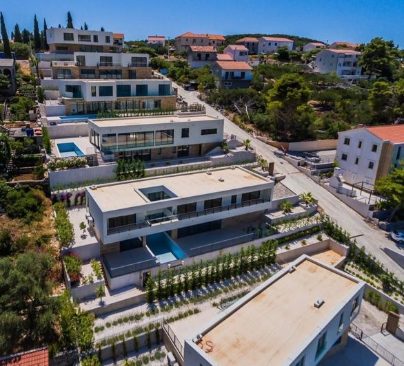 Image No.19-4 Bed Property for sale