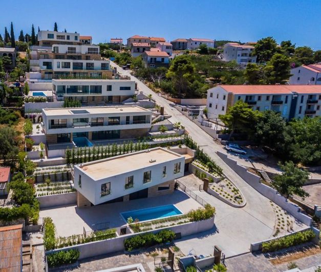 Image No.20-4 Bed Property for sale