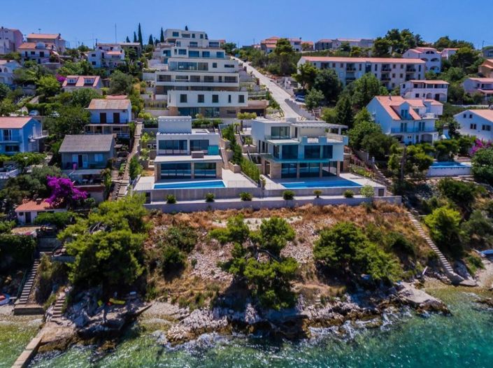 Image No.4-4 Bed Property for sale