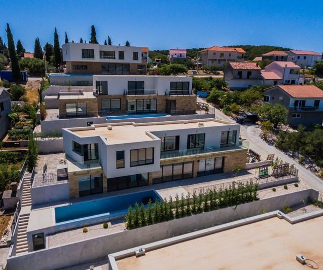 Image No.13-4 Bed Property for sale