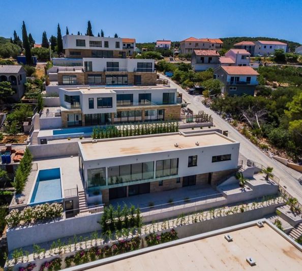 Image No.14-4 Bed Property for sale