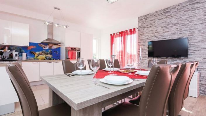 Image No.11-4 Bed Property for sale