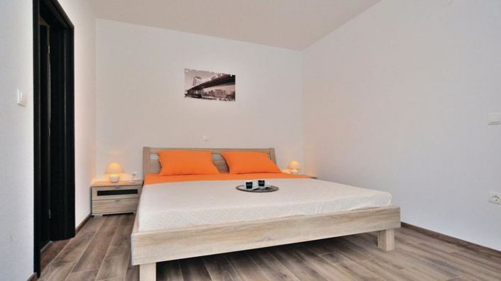 Image No.12-4 Bed Property for sale