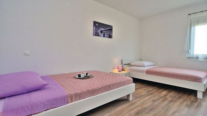 Image No.13-4 Bed Property for sale