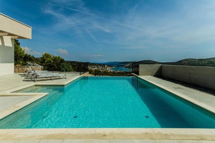 Image No.1-Propriété de 4 chambres à vendre à Croatie