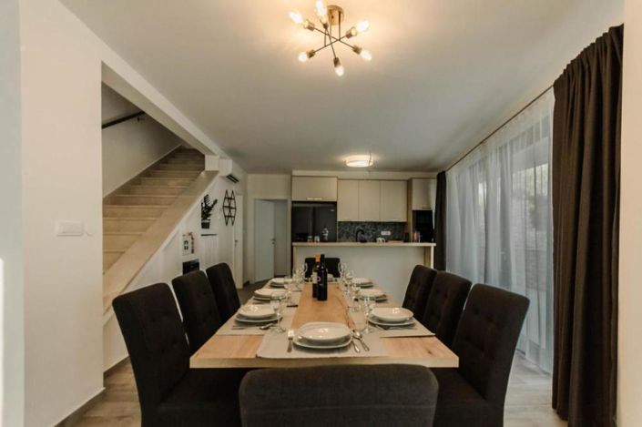 Image No.19-4 Bed Property for sale