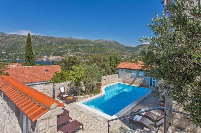 Image No.1-Propriété de 10 chambres à vendre à Croatie