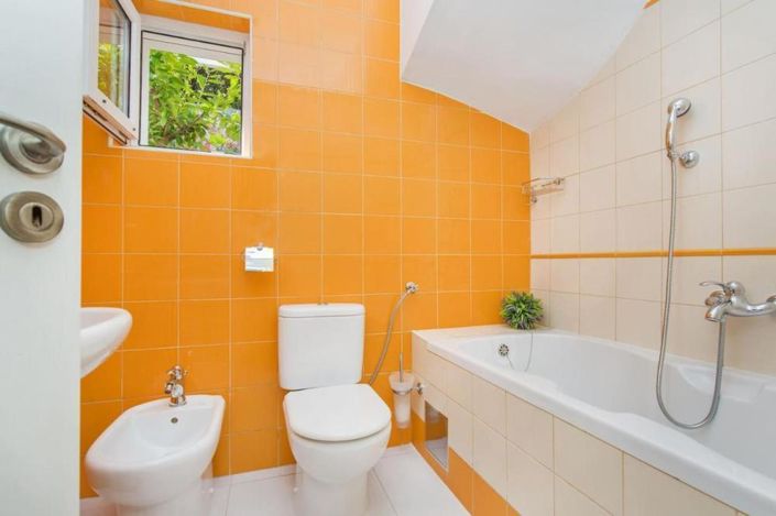 Image No.21-10 Bed Property for sale