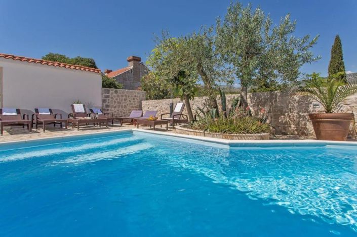 Image No.6-10 Bed Property for sale